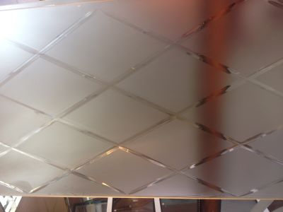 Алмазная грань на стекле