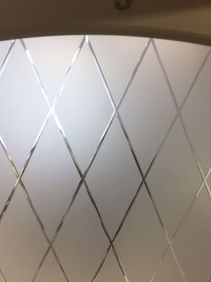 Алмазная грань на стекле