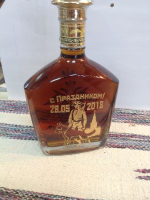 Лазерная гравировка на бутылках
