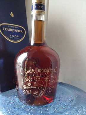 Именные поздравительные надписи на алкоголе