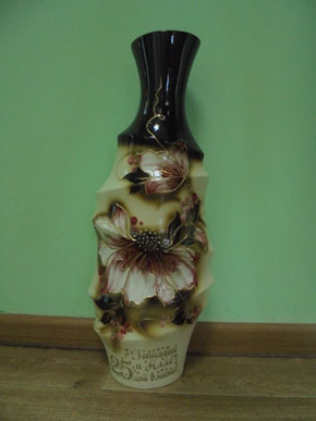 Поздравительная надпись на вазе