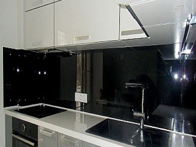 Черное стекло