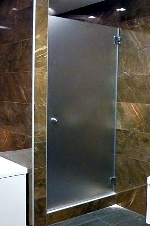 Стеклянные двери для ванной и душевой..