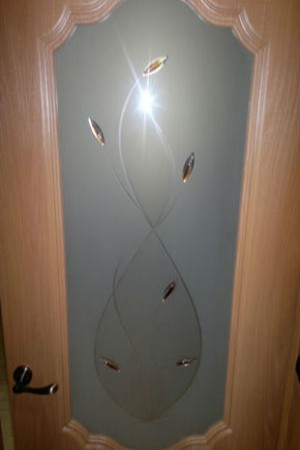 Фигурные стекла в межкомнатной двери 