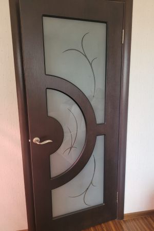 Матовое стекло с рисунком в межкомнатную дверь