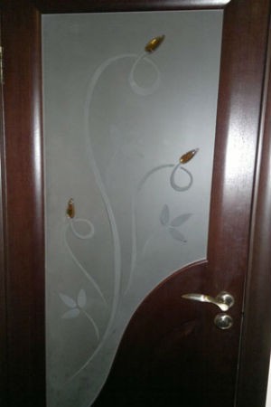 Фигурные стекла в межкомнатной двери 