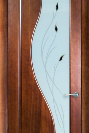 Фигурные стекла в межкомнатной двери 