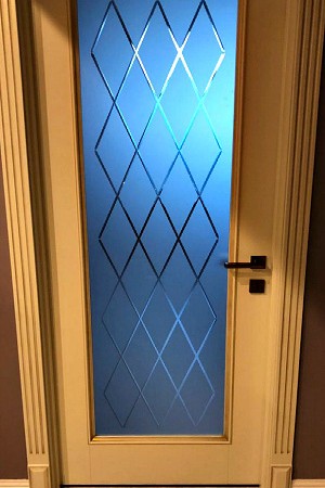 Стекло с алмазной гранью для межкомнатных дверей.