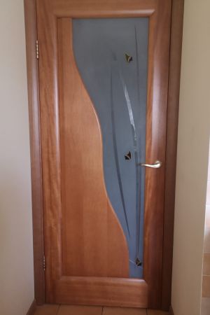 Фигурные стекла в межкомнатной двери 