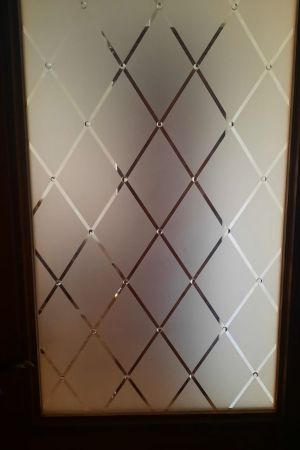 Фигурное матовое стекло с рисунком для дверей