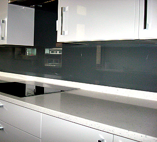 Стеклянные фартуки.