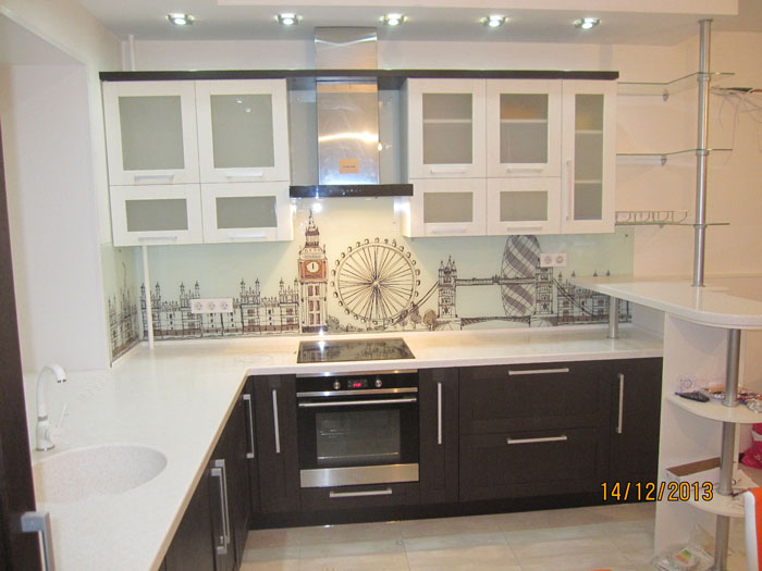 Стеклянный фартук для кухни с фотопечатью