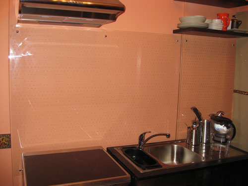 Кухонный фартук из стекла