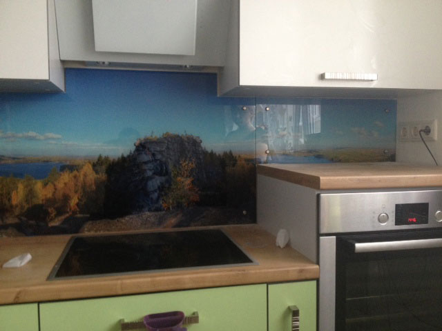 Фартук для кухни из стекла с цветным рисунком