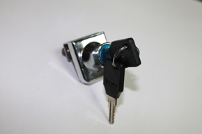 Фурнитура для стеклянных витрин