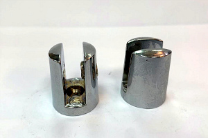 Полкодержатели для стеклянных полок.