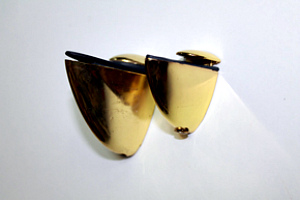 Полкодержатели для стеклянных полок.