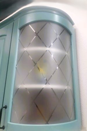 ГНУТОЕ СТЕКЛО С АЛМАЗНОЙ ГРАНЬЮ