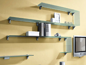 Склеенная полочная секция из гнутого стекла