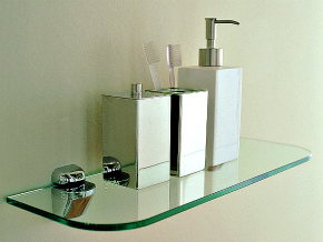 Стеклянные полки в ванную комнату