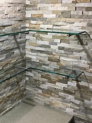 Стеклянные фигурные полки.