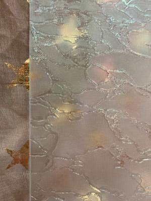 Стекло для межкомнатных дверей Дельта на скрине