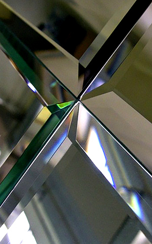 Стекло с фацетом