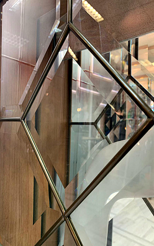 Стекло с фацетом