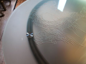 Стеклянный стол с витражом