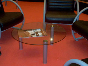 Журнальный стеклянный стол