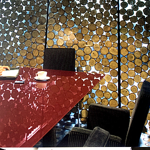 Цветные стеклянные столешницы.