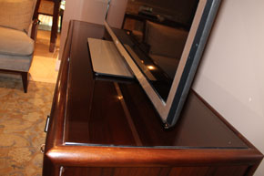 Стекло для защиты деревянной мебели