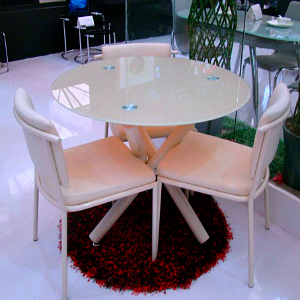 Цветные стеклянные столешницы.