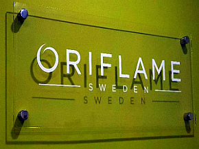 Нанесение надписей и логотипов на стекло и зеркала